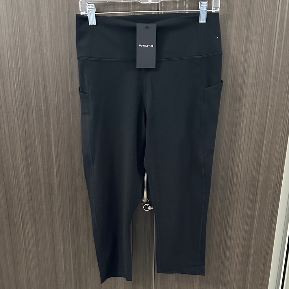 Fabletics‎ Black Capris